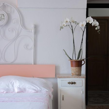 DUSSAIGA - Camera Delle Rose Dolceacqua Esterno foto