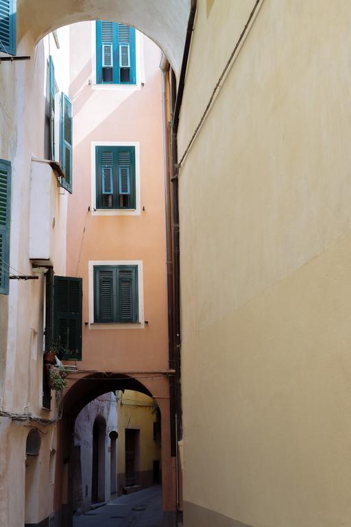 DUSSAIGA - Camera Delle Rose Dolceacqua Esterno foto